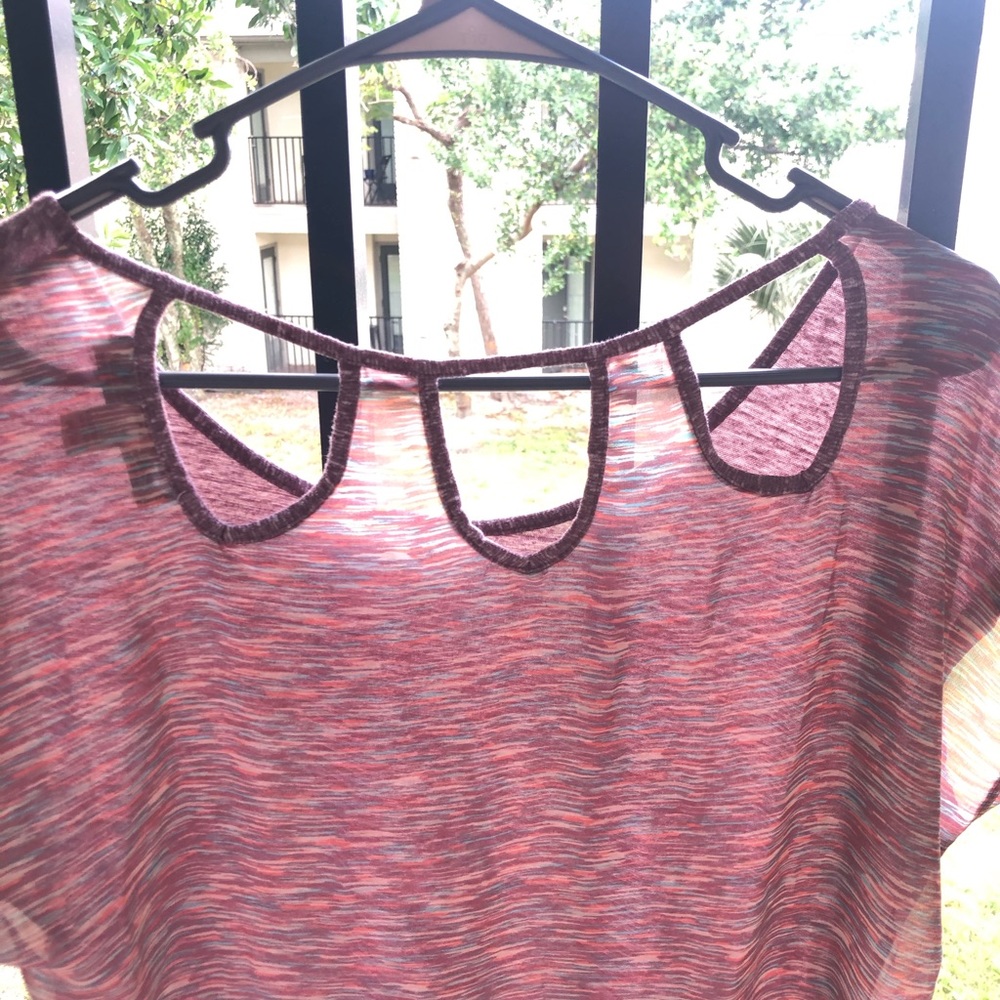 Cute Split Top - Picture 5 of 5